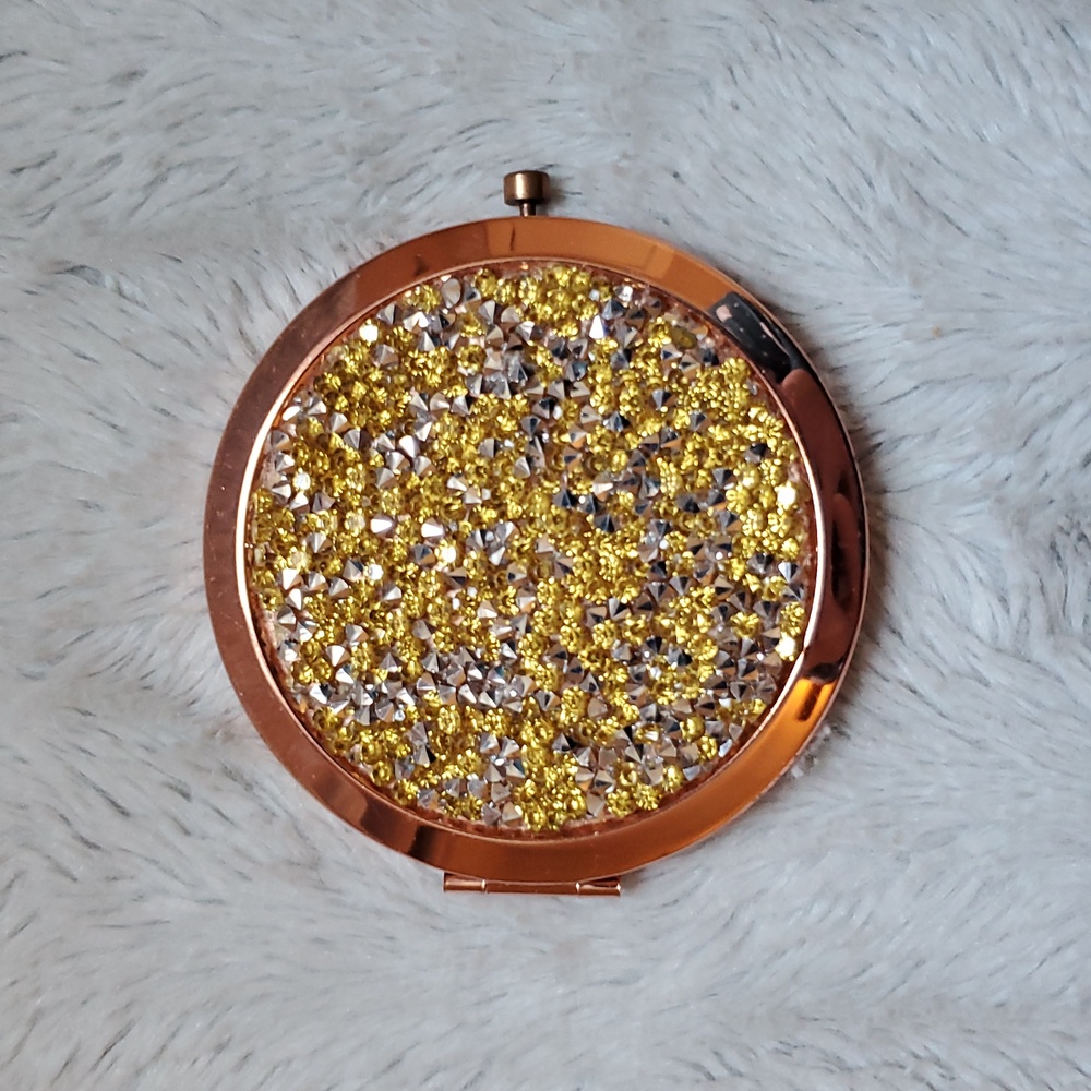 Round Compact Mirror Gold Tone - Picture 4 of 4
